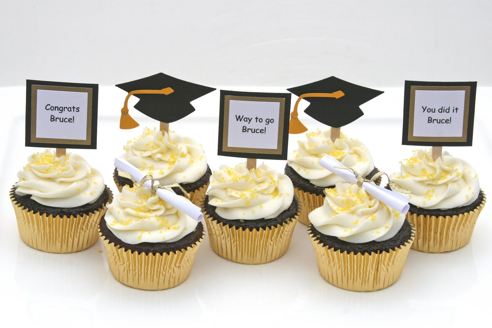 Cupcake Decorating Ideas Graduation Party
 Graduation Cupcakes with Do it yourself Toppers – Glorious