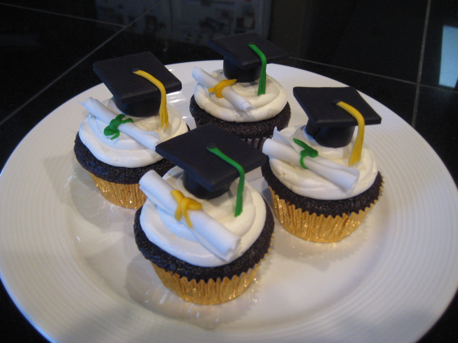 Cupcake Decorating Ideas Graduation Party
 CSU Graduation Cupcakes