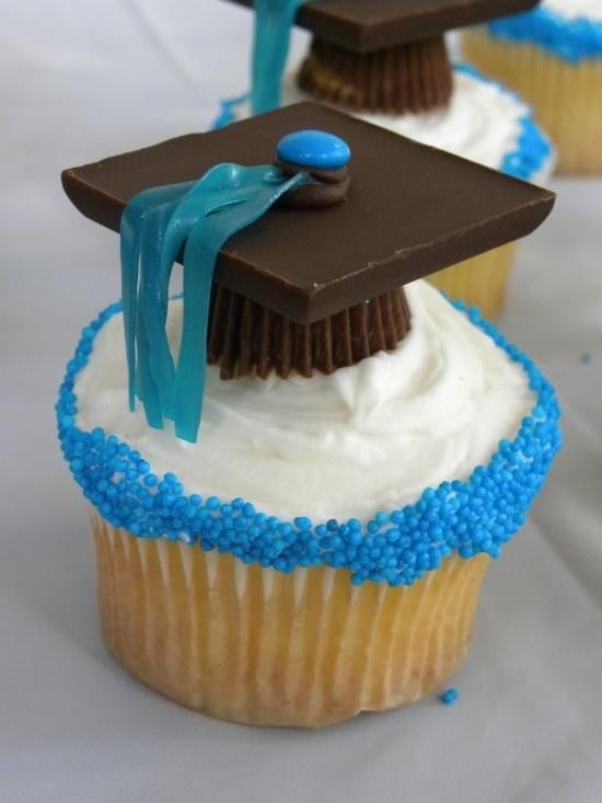 Cupcake Decorating Ideas Graduation Party
 6 Genius & Bud Friendly Graduation Party Ideas