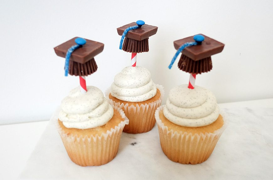 Cupcake Decorating Ideas Graduation Party
 DIY Graduation Party Cupcake Toppers