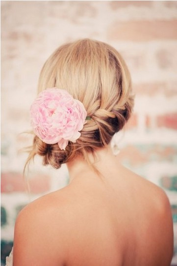 Cute Hairstyles For A Wedding
 5 Fantastic Beach Wedding Hairstyles with Flower