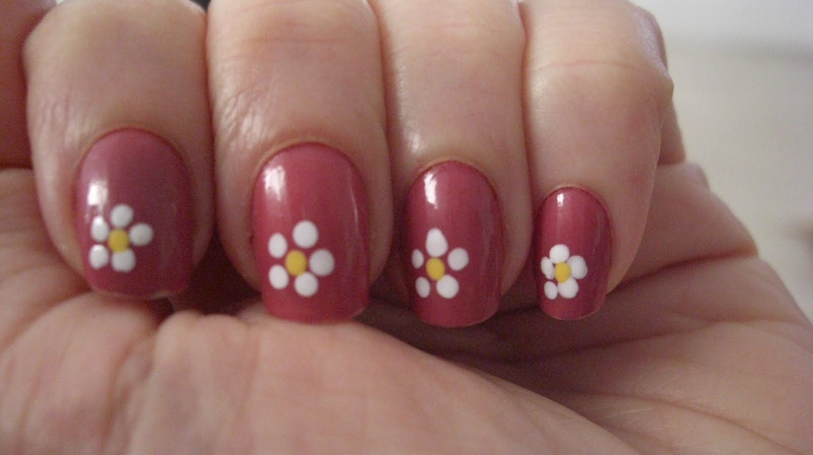 Daisy Toe Nail Art
 Polish Molish Daisy Nail Art