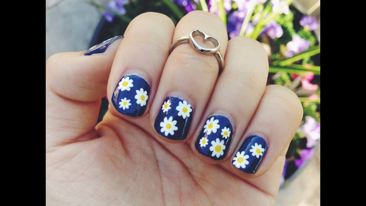 Daisy Toe Nail Art
 Easy Daisy Print Nail Art