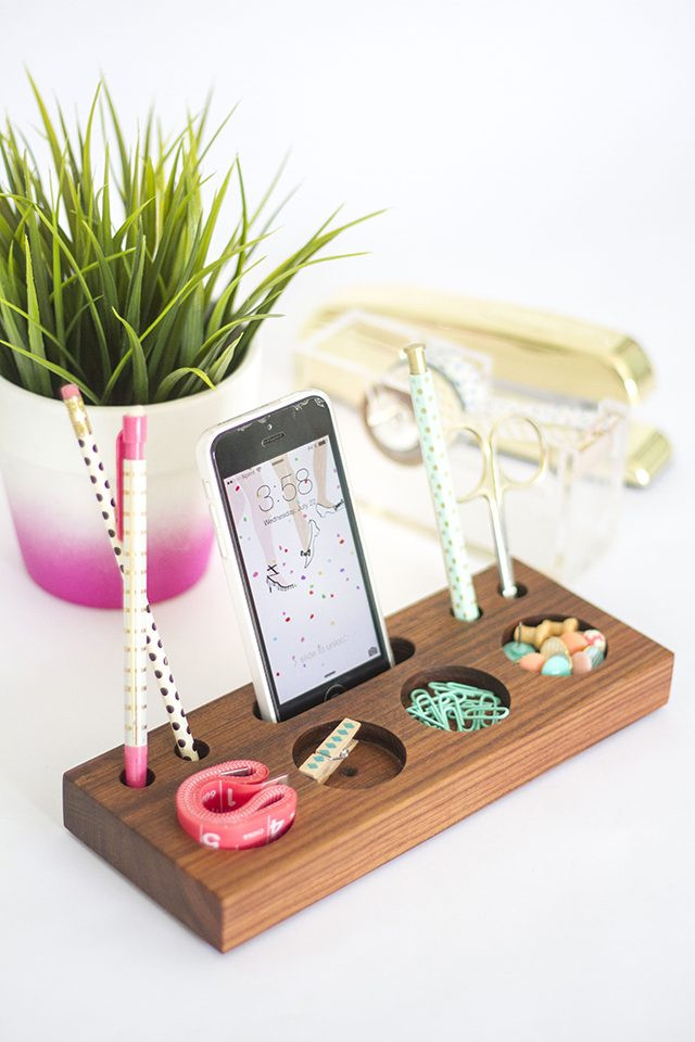 Desk Organizer DIY
 DIY – Make a Modern Desk Organizer From a Block of Wood