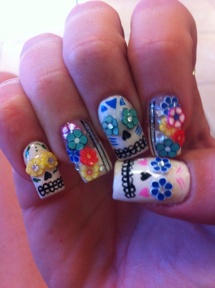 Dia De Los Muertos Nail Art
 day of the dead nails Skulls M Sugar Skull Nails