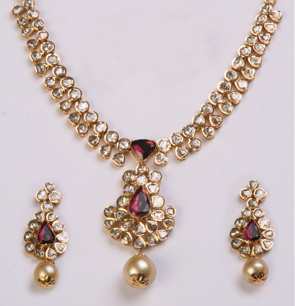 Diamond Necklace Sets
 indiangoldesigns Uncut Diamond Necklace Sets with