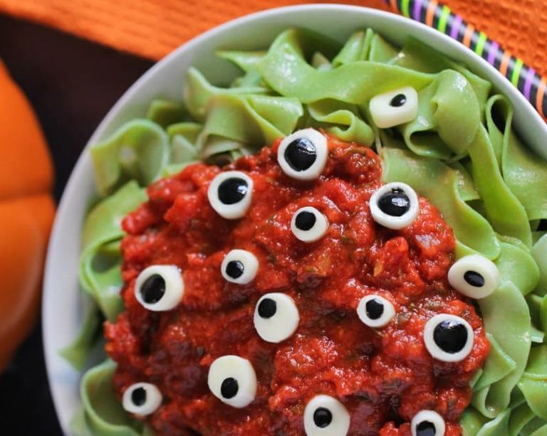 Dinner Ideas For Halloween Party
 29 Terrifyingly Good Halloween Dinner Recipes For Kids