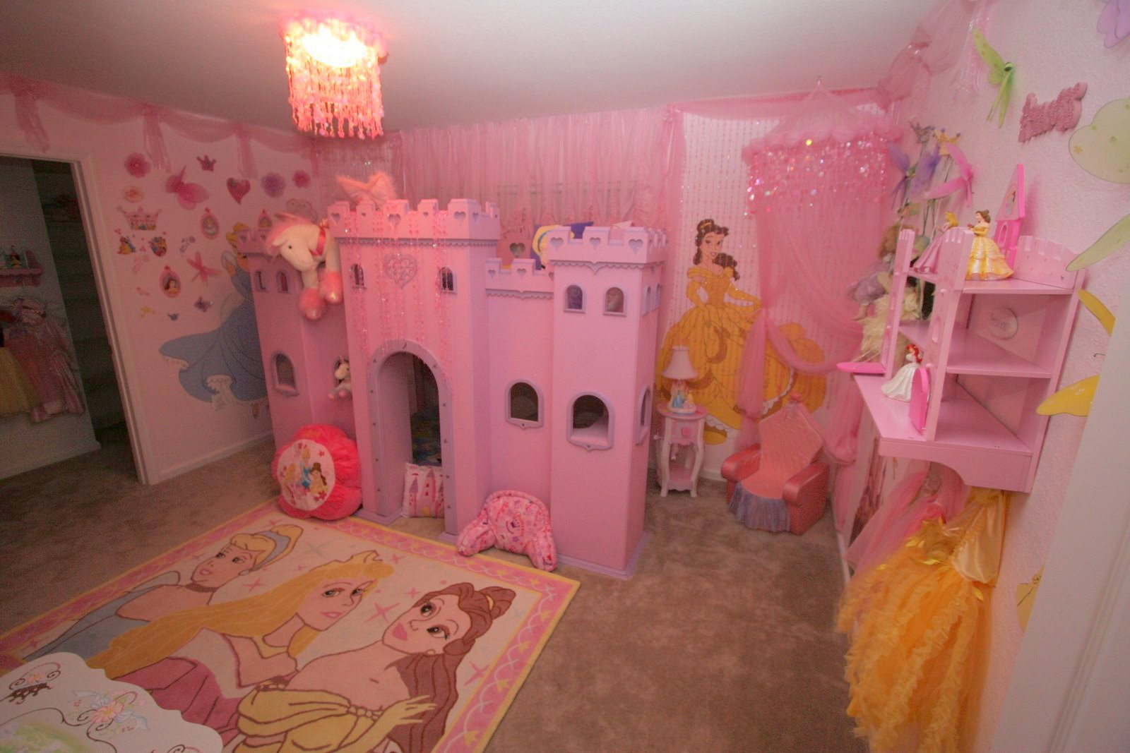 Disney Princess Bedroom Decor
 1000 images about Girls bedroom on Pinterest