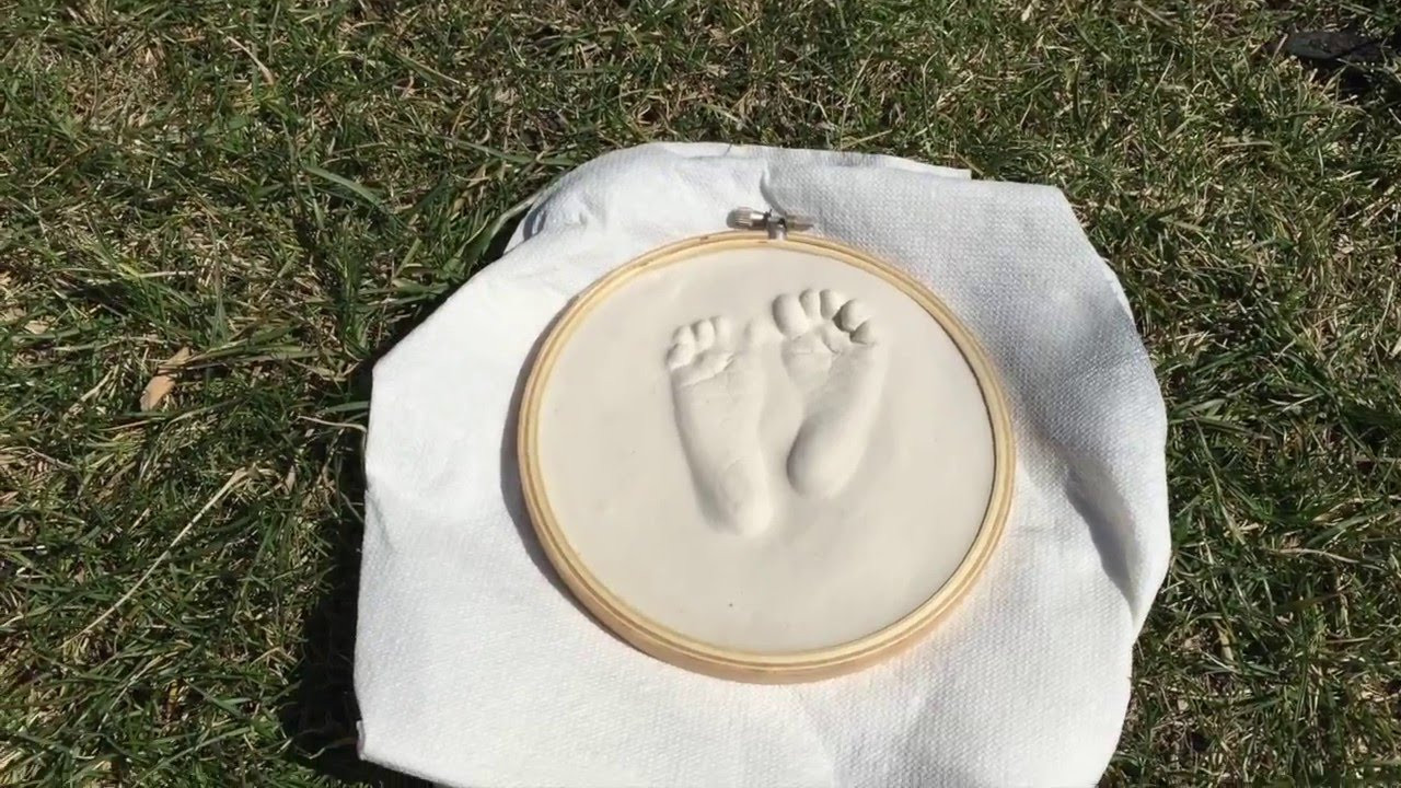 DIY Baby Footprint
 Baby footprint and handprint molds
