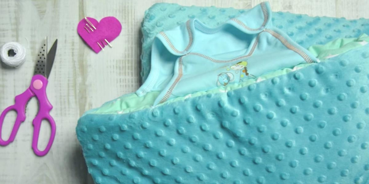 Diy Baby Sleeping Bag
 Keep Your Little e Snuggled With This DIY Baby Sleeping Bag