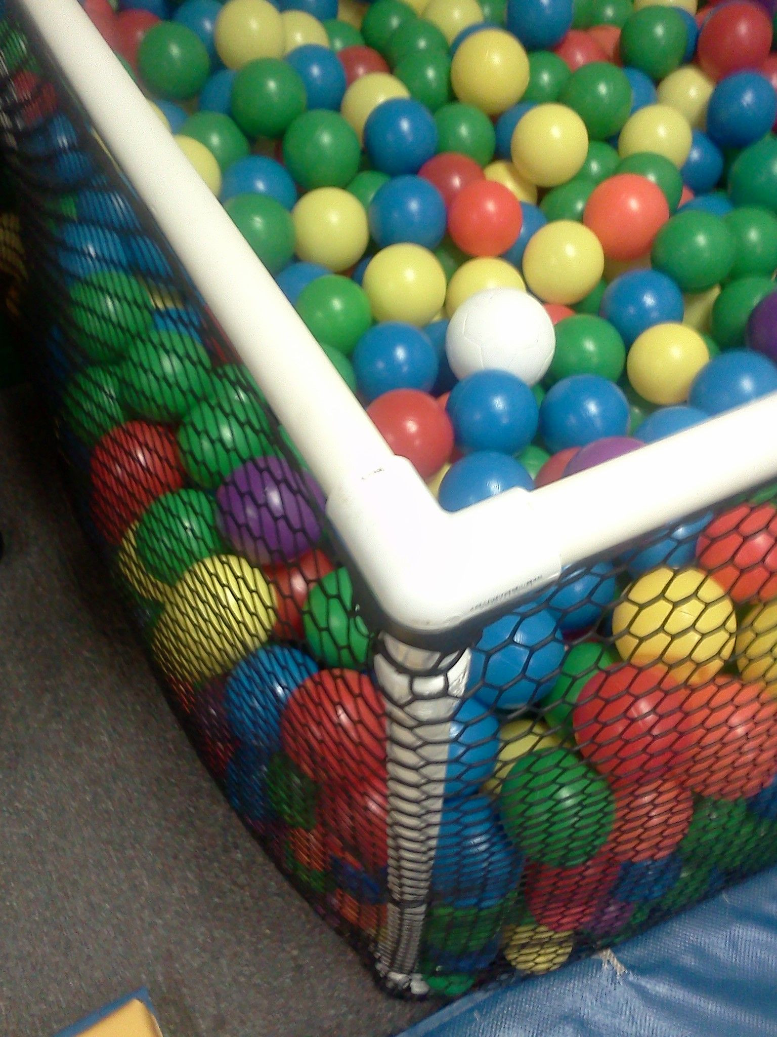 DIY Ball Pit For Toddlers
 Homemade ball pit under $100 without the balls and under
