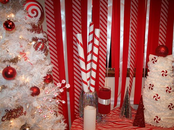 DIY Christmas Backdrop
 Everyday Celebrating DIY Ribbon Wall