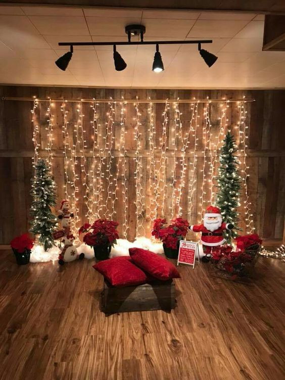 DIY Christmas Backdrop
 Express Your Emotion With These 20 Christmas Booth