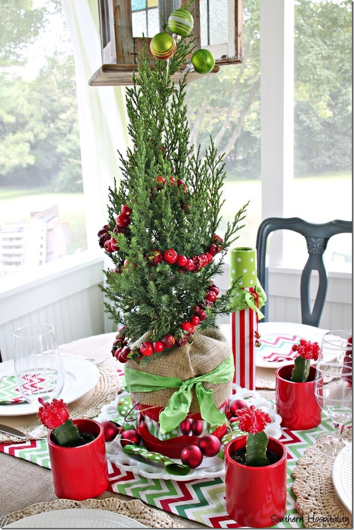 DIY Christmas Table Centerpiece
 Decorate The Tables With These 50 DIY Christmas Centerpieces