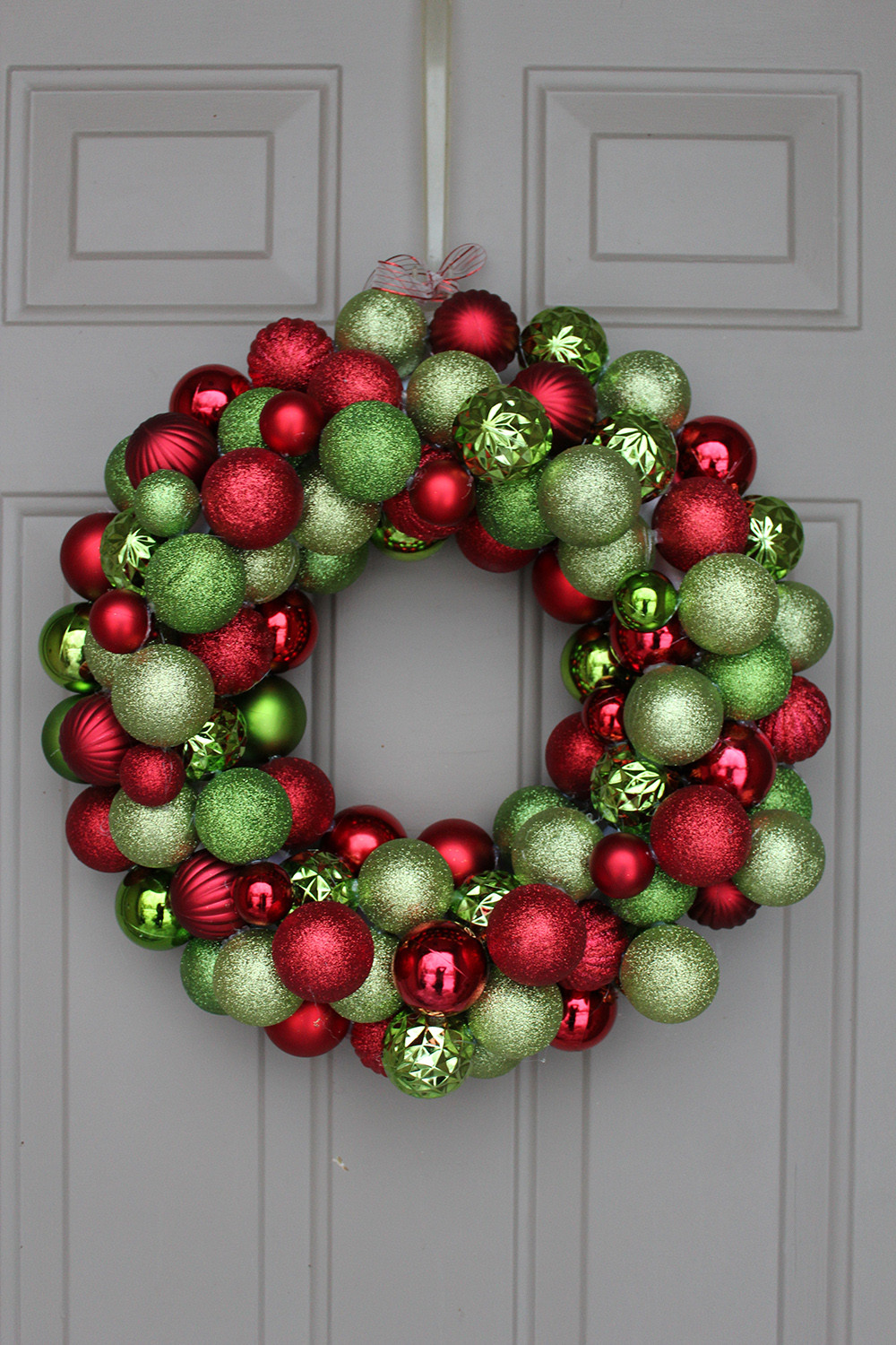 DIY Christmas Wreath
 12 DIY Christmas Decorations Every College Apartment Needs