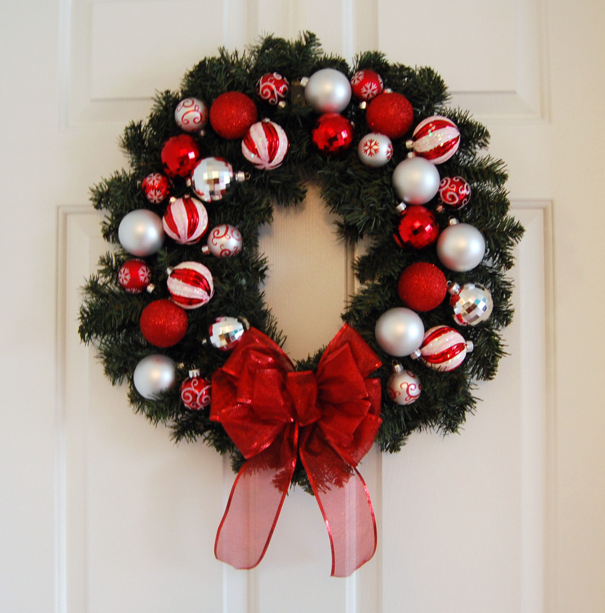 DIY Christmas Wreath
 DIY Evergreen Christmas Wreath