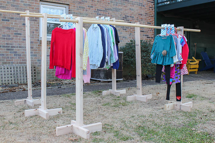 DIY Clothing Rack For Yard Sale
 DIY Clothes Rack and Free Printable Size Dividers for Yard