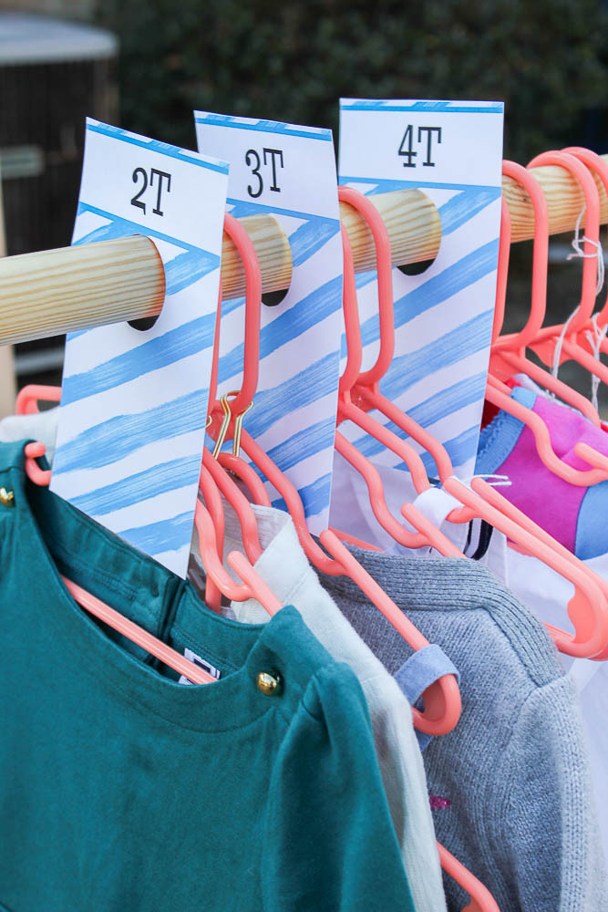 DIY Clothing Rack For Yard Sale
 DIY Clothes Rack and Free Printable Size Dividers for Yard