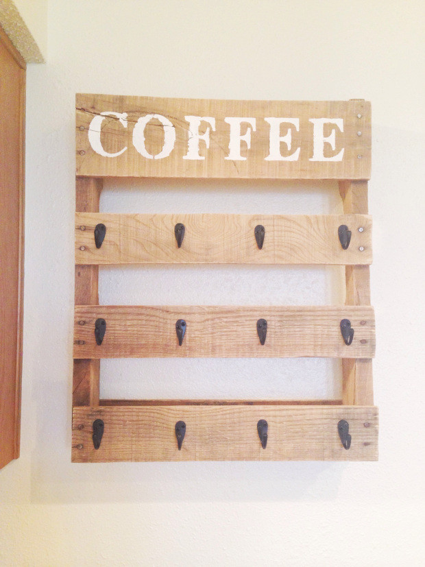 DIY Coffee Mug Rack
 DIY Pallet Coffee Cup Holder