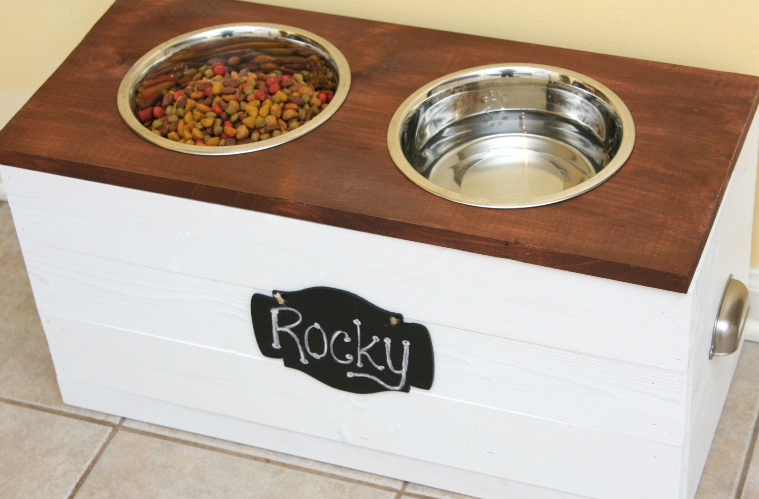 DIY Dog Bowl
 Don’t for to include doggy chic when designing your