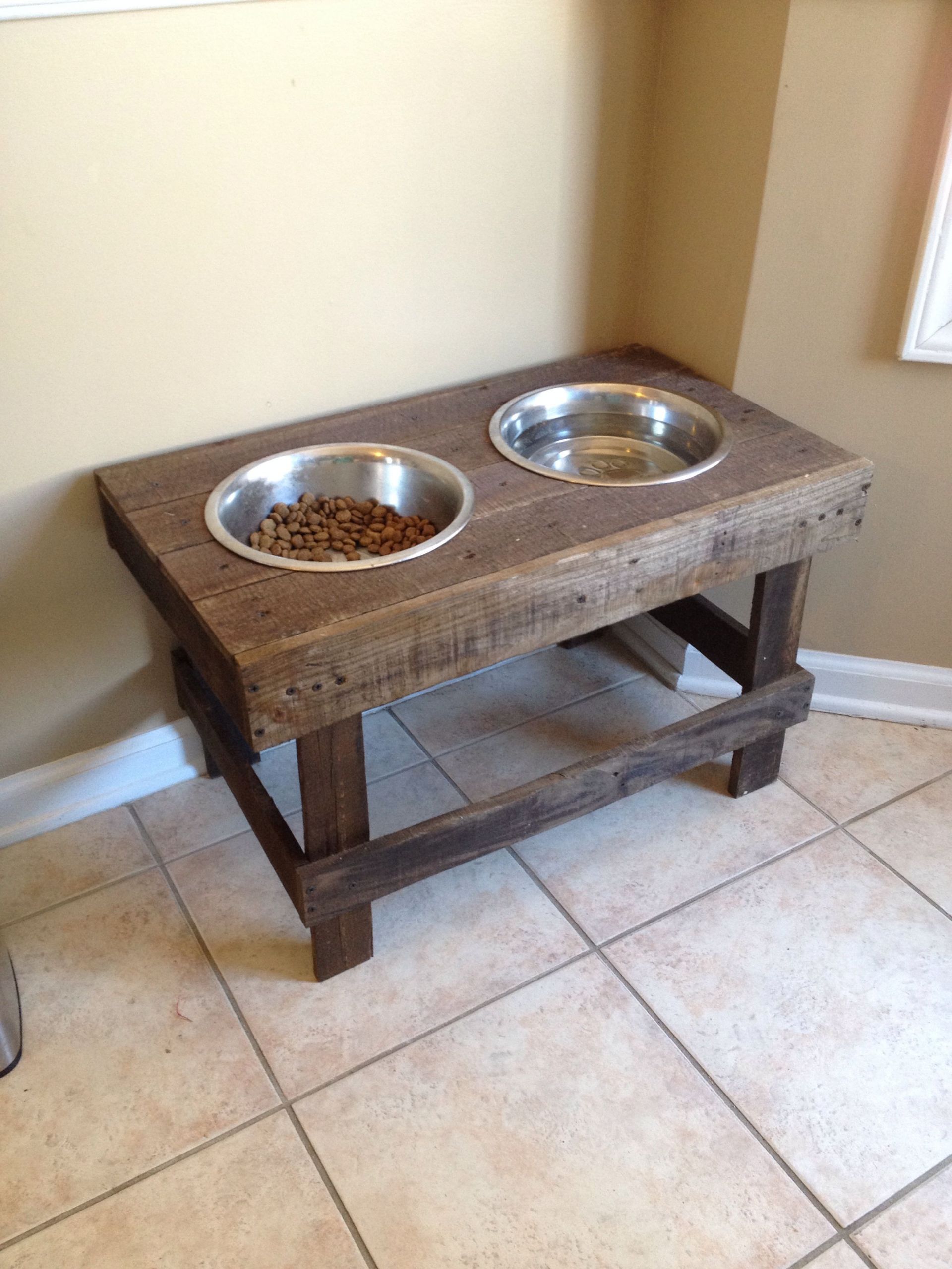 DIY Dog Bowl
 DIY Raised dog bowls pet feeder Pallet Project