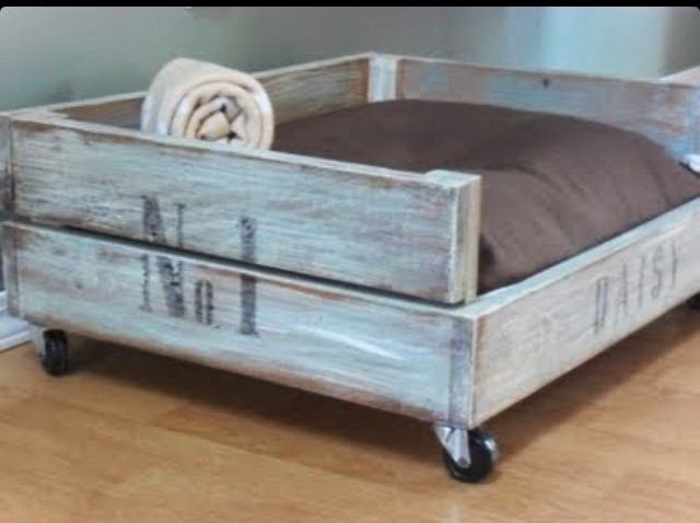 DIY Dog Crate Bed
 Dog bed on wheels DIY