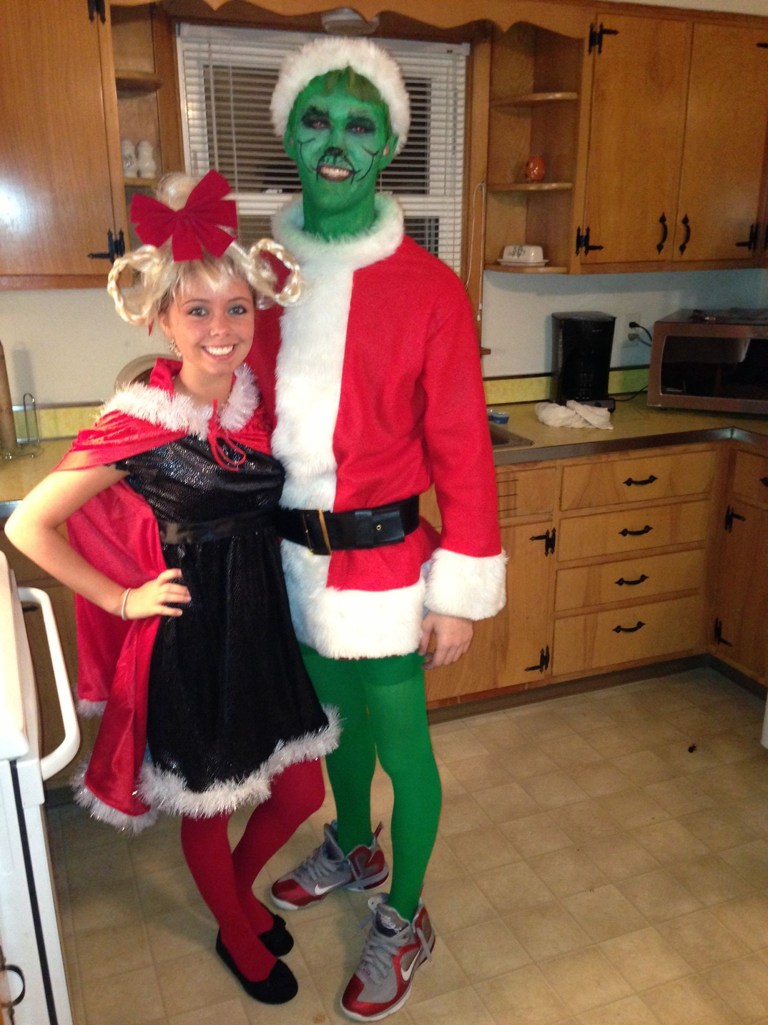 DIY Grinch Costume
 Cindy and the grinch costume now I need a boyfriend