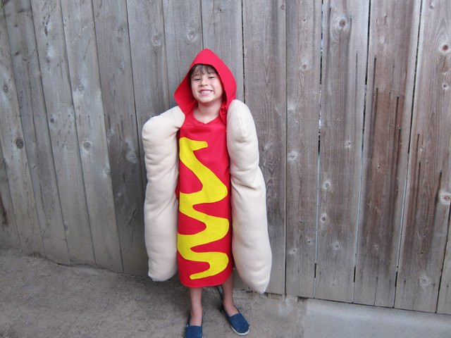 DIY Hot Dog Costume
 How to Make a Hot Dog Costume for Kids