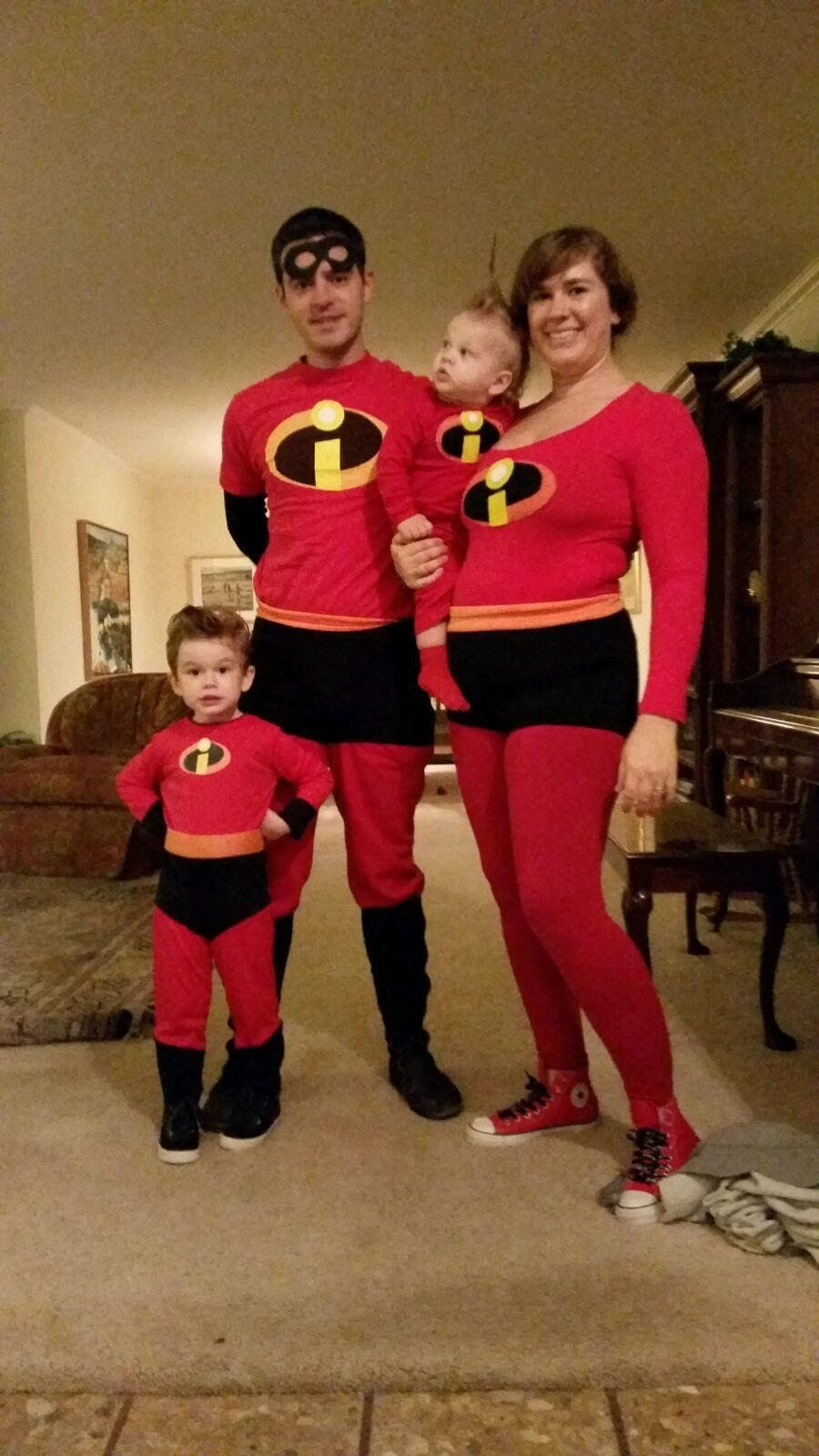 DIY Incredible Costume
 Two Kid Kitchen DIY "The Incredibles" family costumes