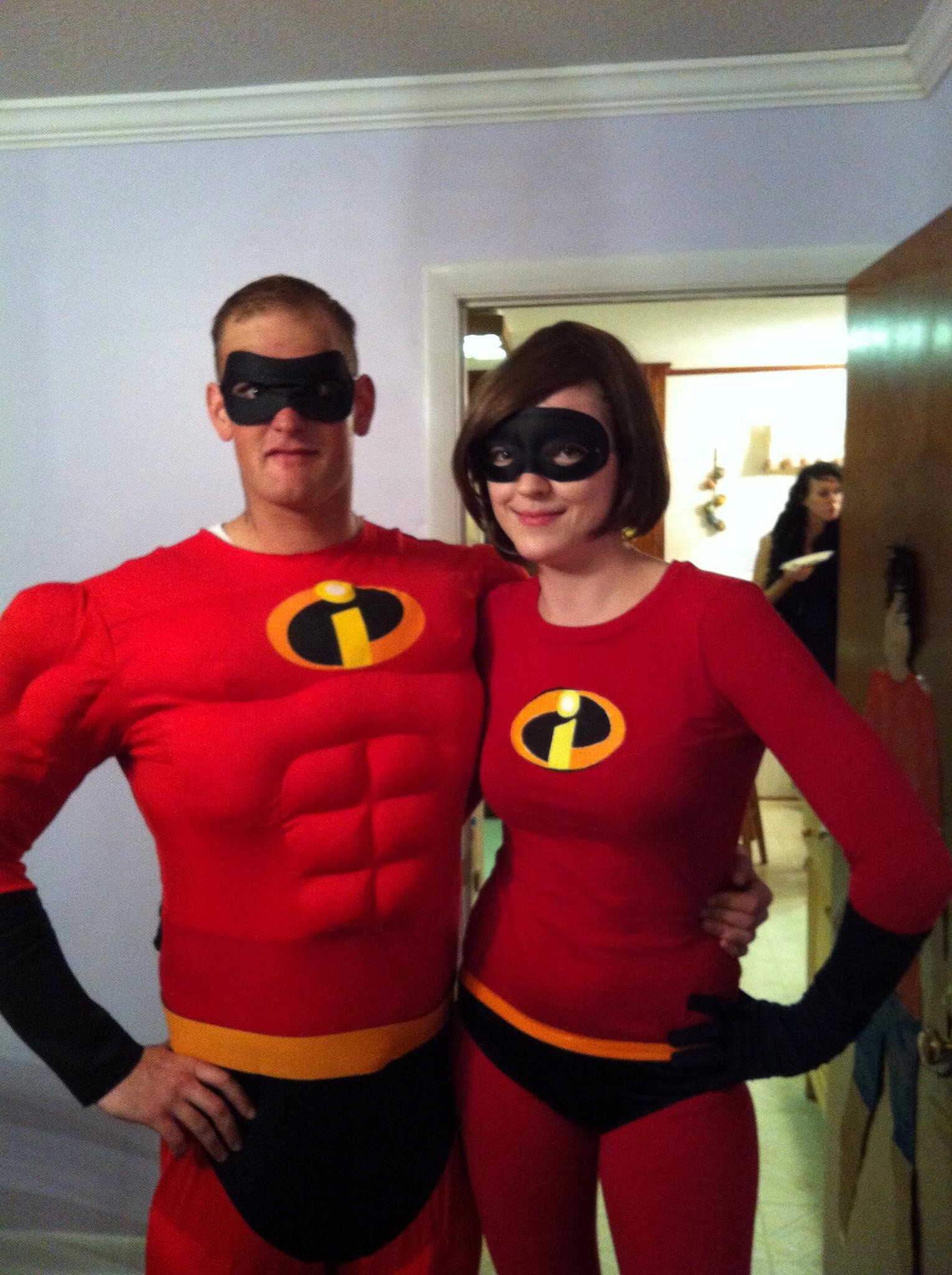 DIY Incredible Costume
 DIY Incredibles Couple Costume – Noelle Lewis Art
