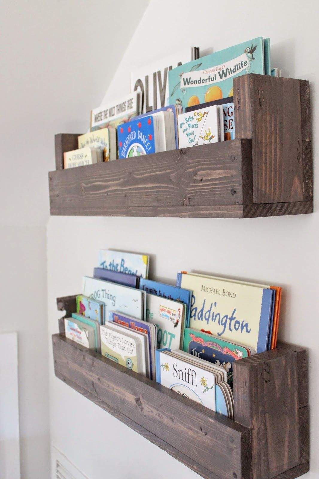 DIY Kids Bookshelf
 See how Caitlin from The Picket Fence Projects whipped up