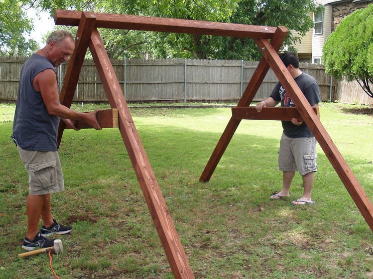 DIY Kids Swing
 Exactly How to Build A Swing in About an Hour