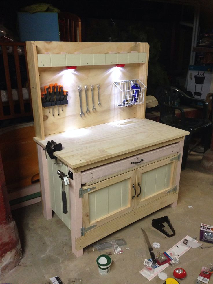 DIY Kids Work Bench
 DIY kids work bench I want of these in the new garage for