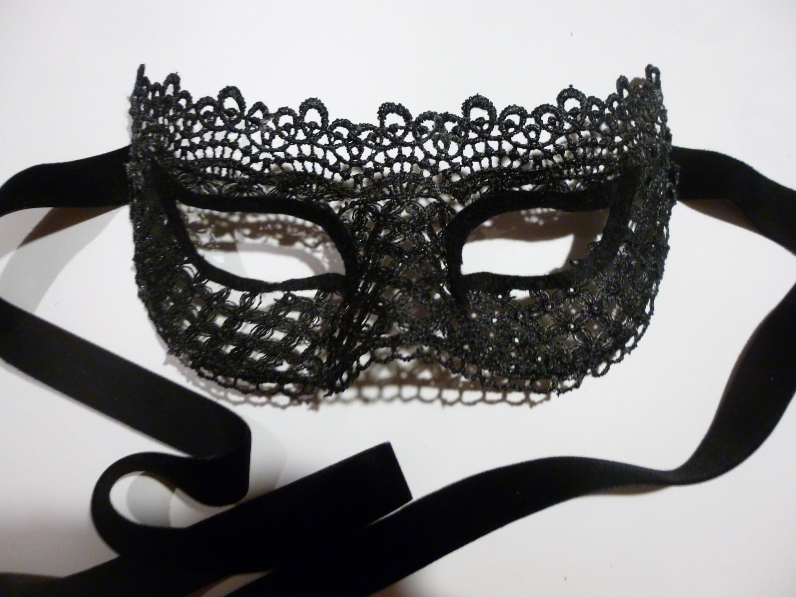DIY Lace Mask
 SickChick DIY Lace Masquerade Mask
