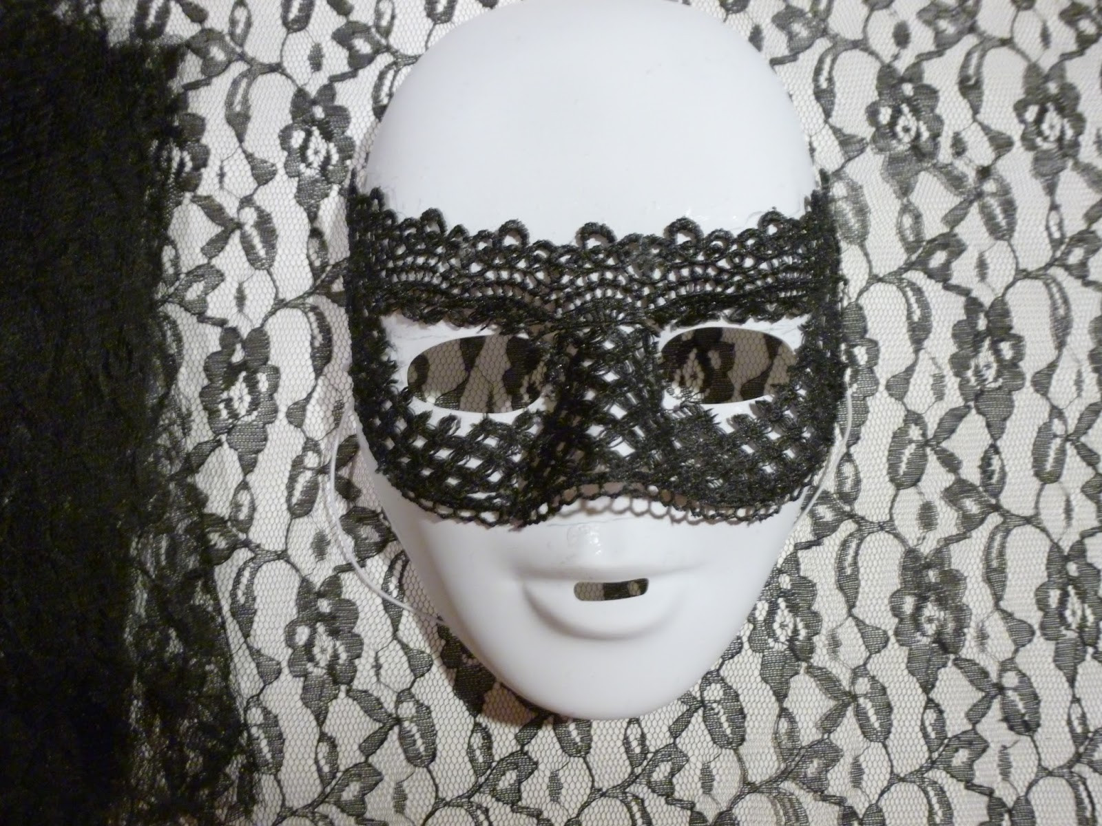 DIY Lace Masquerade Mask
 SickChick DIY Lace Masquerade Mask