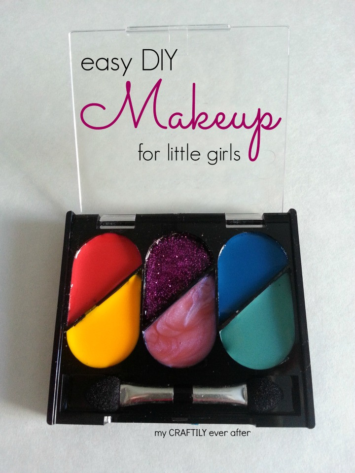 DIY Makeup Kits
 DIY pretend makeup kit for kids