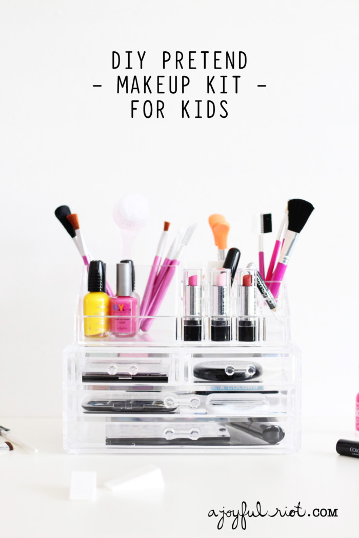 DIY Makeup Kits
 DIY Pretend Makeup Kit for Kids