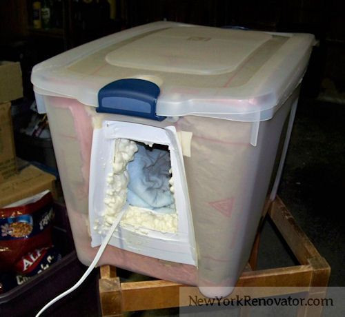 DIY Outdoor Cat House
 Build a Cozy Low Cost Cat Shelter for Outdoor Cats