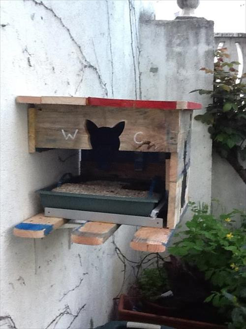 DIY Outdoor Cat House
 15 DIY Outdoor Cat Houses for Your Fur Babies