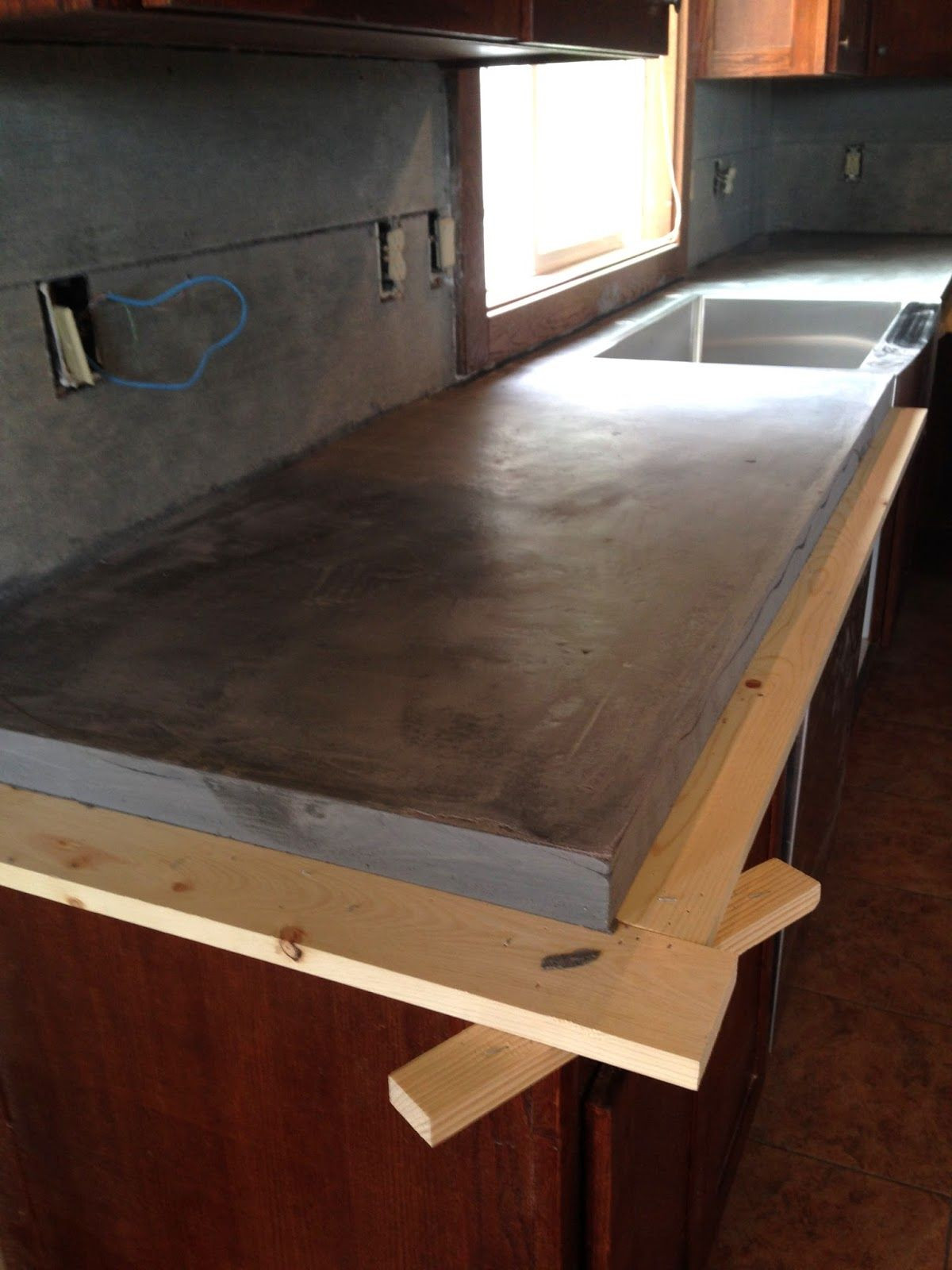DIY Outdoor Concrete Countertops
 DIY Concrete Counters Poured over Laminate