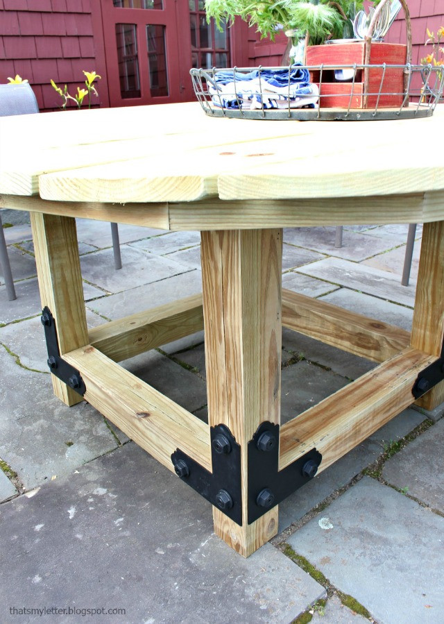 DIY Outdoor Dining Table
 That s My Letter DIY Round Outdoor Dining Table with