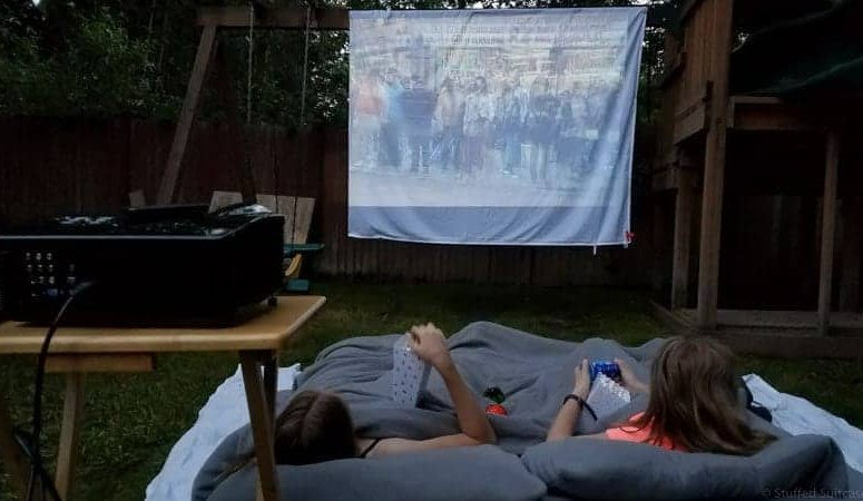 DIY Outdoor Movie Screen
 Secret Tips for Creating an Awesome DIY Backyard Movie