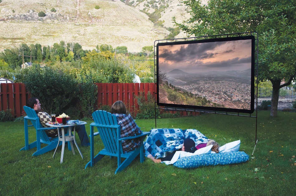 DIY Outdoor Movie Screen
 How to Make an Outdoor Movie Screen DIY Projects Craft