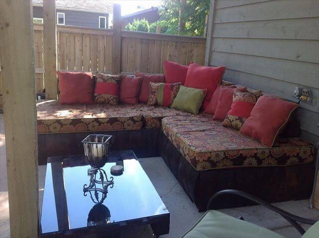 DIY Outdoor Sectional Sofa
 DIY Reclaimed Pallet Outdoor Sectional Sofa