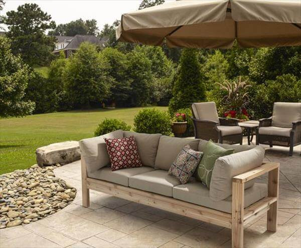 DIY Outdoor Sectional Sofa
 15 DIY Outdoor Pallet Sofa Ideas