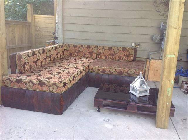 DIY Outdoor Sectional Sofa
 DIY Reclaimed Pallet Outdoor Sectional Sofa