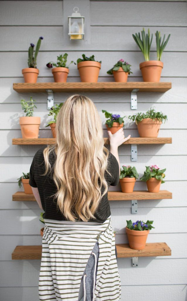 DIY Outdoor Shelves
 DIY Plant Wall Outside Spaces