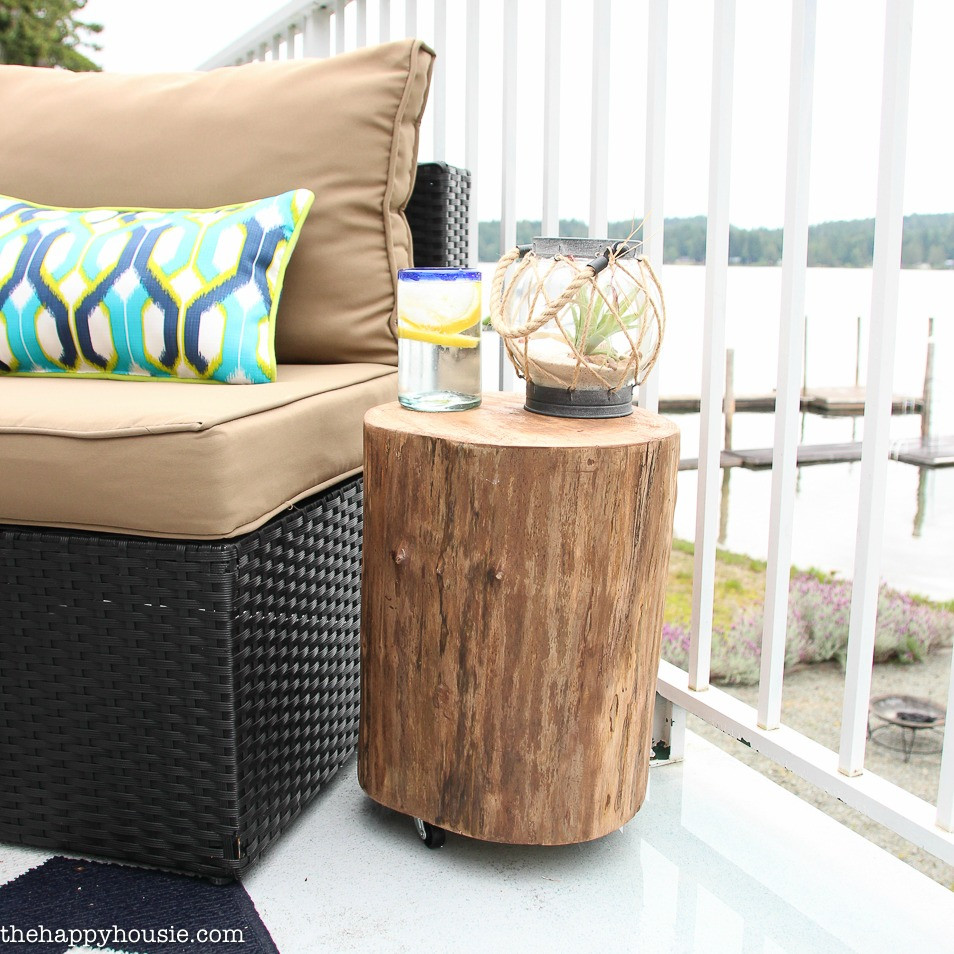 DIY Outdoor Side Tables
 DIY Outdoor Rolling Stump Side Table The Happy Housie