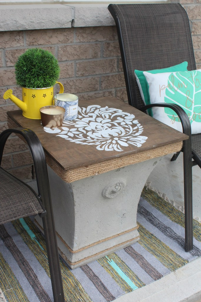 DIY Outdoor Side Tables
 DIY Outdoor Side Table with Storage