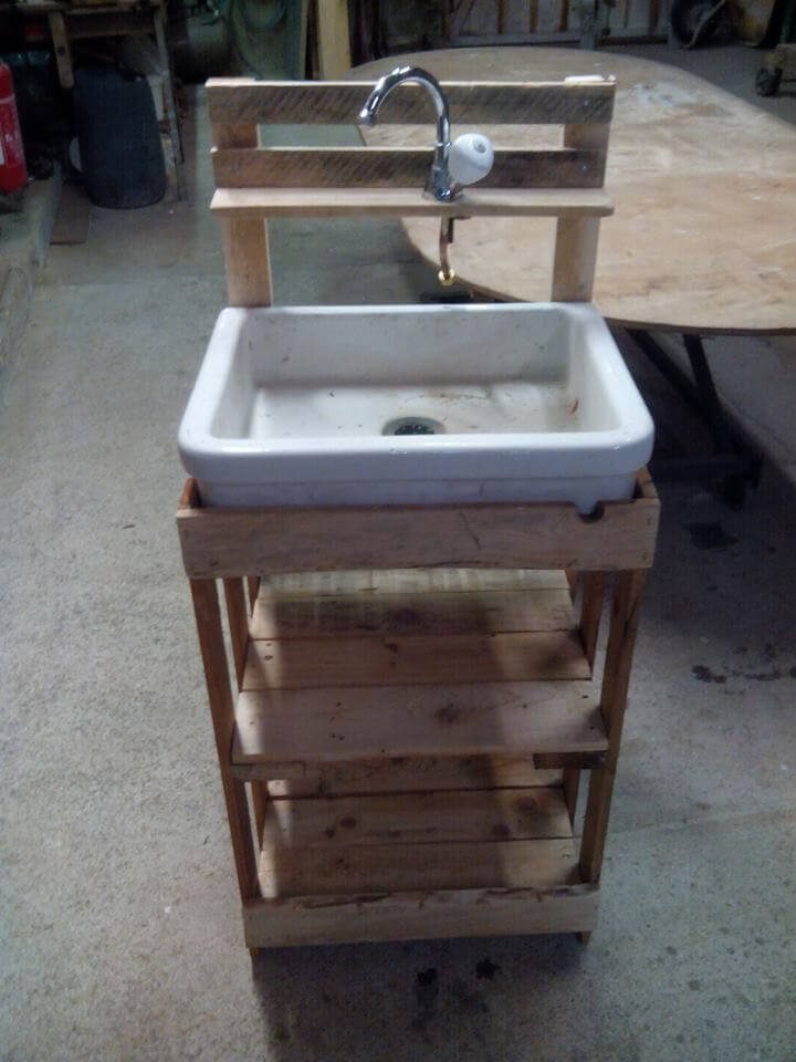 DIY Outdoor Sink
 Wooden Pallet Outdoor Sink